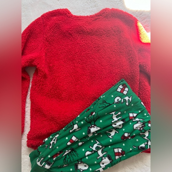 🎄🎅🏼Peanuts Pajama Set🎄🎅🏼 - Picture 3 of 11